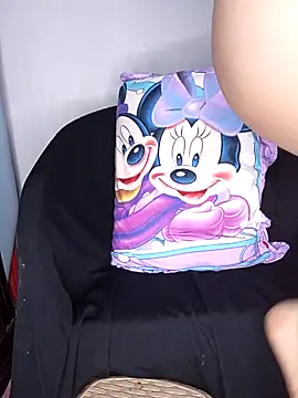 Snapshot of Loolly chatting on 11-29-25, 07:14 Loolly online show from 11-29-25, 07:14