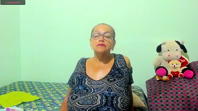 Snapshot of Zamara_milf chatting on 10-17-25, 10:07 Zamara milf online show from 10-17-25, 10:07