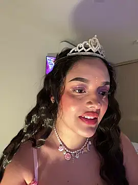 Snapshot of kenndall_21 chatting on 10-30-25, 01:26 kenndall 21 online show from 10-30-25, 01:26