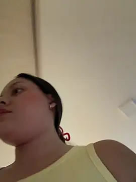 Snapshot of kenndall_21 chatting on 11-15-25, 02:48 kenndall 21 online show from 11-15-25, 02:48