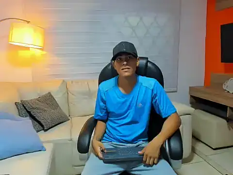 Snapshot of marcus_wills19 chatting on 10-02-25, 02:48 marcus wills19 online show from 10-02-25, 02:48