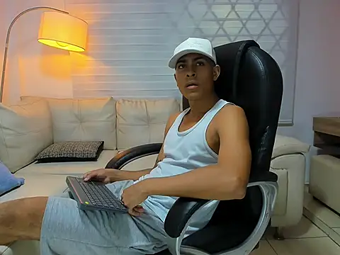 Snapshot of marcus_wills19 chatting on 10-16-25, 02:09 marcus wills19 online show from 10-16-25, 02:09