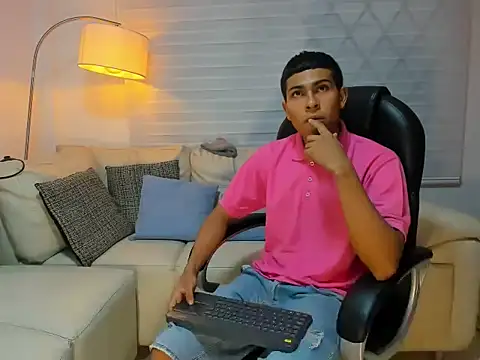 Snapshot of marcus_wills19 chatting on 10-04-25, 02:24 marcus wills19 online show from 10-04-25, 02:24