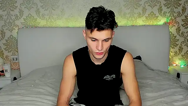 denlover1 online show from 02-09-25, 04:07