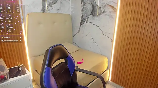 Snapshot of Alyssapark chatting on 10-21-25, 07:24 Alyssapark online show from 10-21-25, 07:24