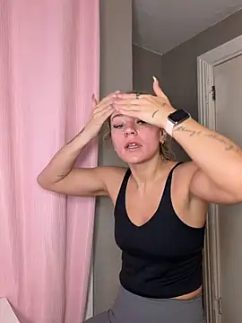 Snapshot of lexybabyxo chatting on 05-19-26, 10:44 lexybabyxo online show from 05-19-26, 10:44