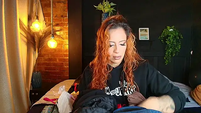 Snapshot of sahra_taylor_ chatting on 06-24-26, 01:43 sahra taylor online show from 06-24-26, 01:43