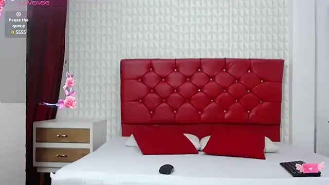 Roxy Lux online show from 03-04-25, 12:55