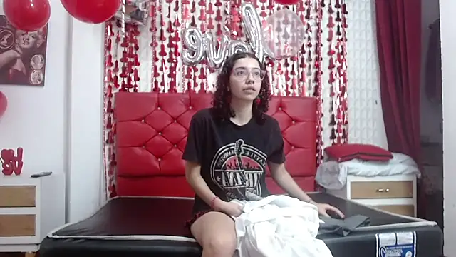 Roxy Lux online show from 02-14-25, 02:44