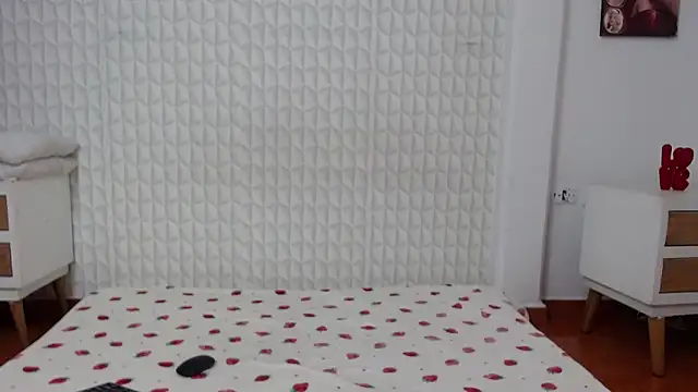 Roxy Lux online show from 02-12-25, 01:27