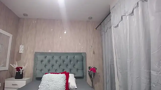 Roxy Lux online show from 03-15-25, 01:51