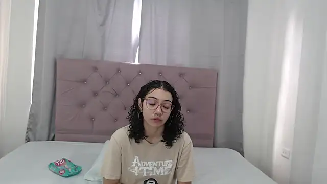 Roxy Lux online show from 03-09-25, 02:32