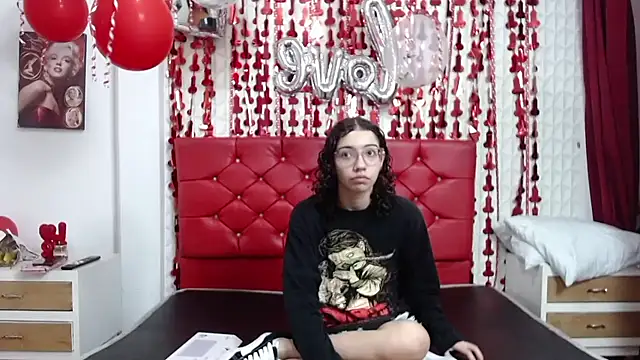 Roxy Lux online show from 02-20-25, 01:08