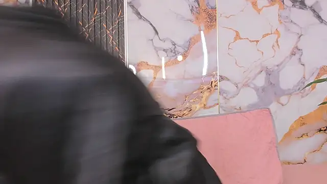 Snapshot of Alyson-a chatting on 02-10-26, 01:21 Alyson-a online show from 02-10-26, 01:21