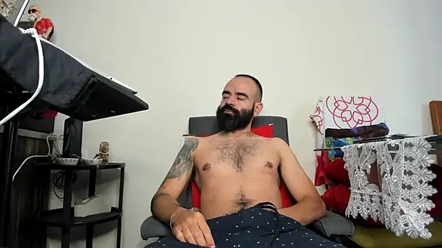 Chriss evanss  online show from 07-24-26, 04:03