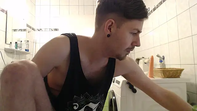 Snapshot of jonny-bisexual chatting on 12-29-24, 09:52 jonny-bisexual online show from 12-29-24, 09:52