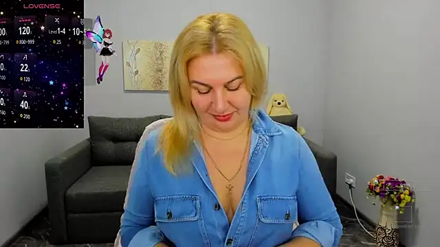 Lili Crossi online show from 12-02-25, 06:37