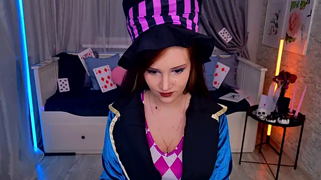 StellaGloww online show from 10-31-25, 04:25