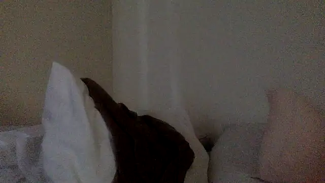 Snapshot of yeswewill13 chatting on 10-18-25, 06:21 yeswewill13 online show from 10-18-25, 06:21