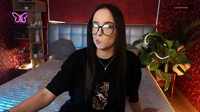 AuroraAksnesss online show from 02-05-25, 06:48