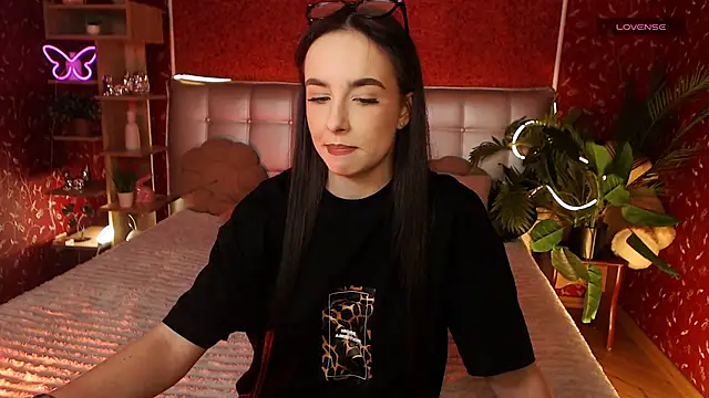 AuroraAksnesss online show from 02-05-25, 03:42