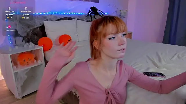 Snapshot of Linablueeyed chatting on 11-03-25, 09:13 Linablueeyed online show from 11-03-25, 09:13