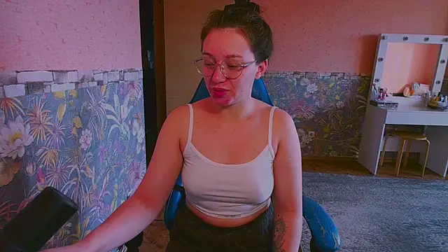 Chloe strip online show from 09-25-25, 03:45