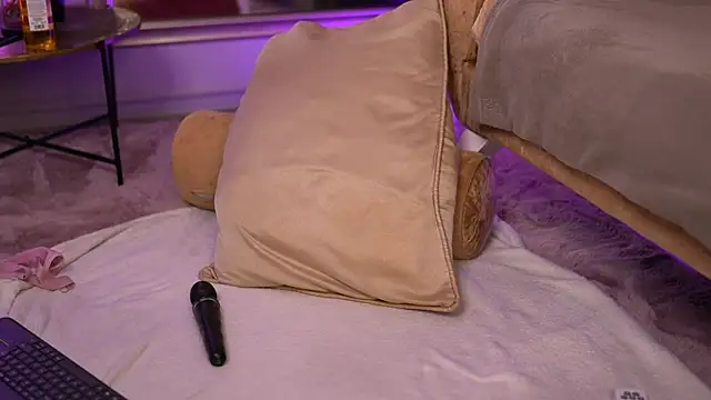 xJuliax online show from 03-17-25, 01:24