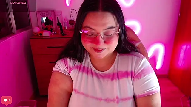 Snapshot of Rebeca_charme21 chatting on 02-13-25, 02:12 Rebeca charme21 online show from 02-13-25, 02:12
