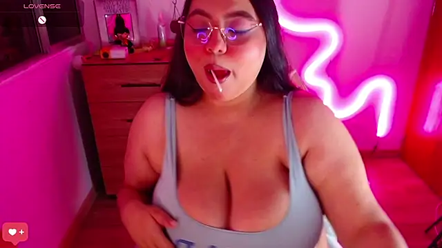 Snapshot of Rebeca_charme21 chatting on 03-09-25, 03:22 Rebeca charme21 online show from 03-09-25, 03:22
