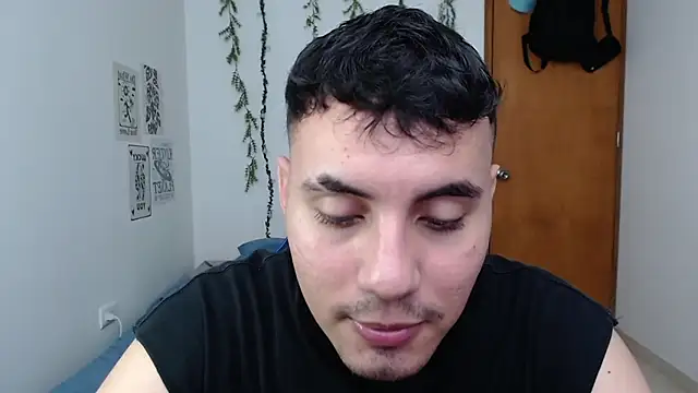 Snapshot of Donovanarmyy chatting on 10-17-25, 08:43 Donovanarmyy online show from 10-17-25, 08:43