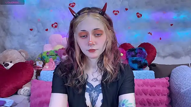 Snapshot of _Devill_Baby chatting on 02-20-26, 08:33 Devill Baby online show from 02-20-26, 08:33