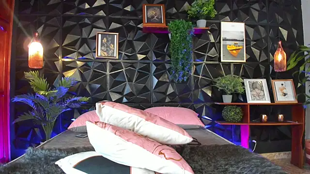 Snapshot of rihannagil chatting on 03-18-25, 04:39 rihannagil online show from 03-18-25, 04:39