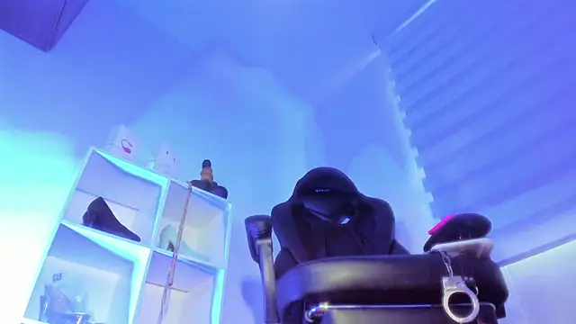 charlotte joliedart online show from 10-21-25, 08:41