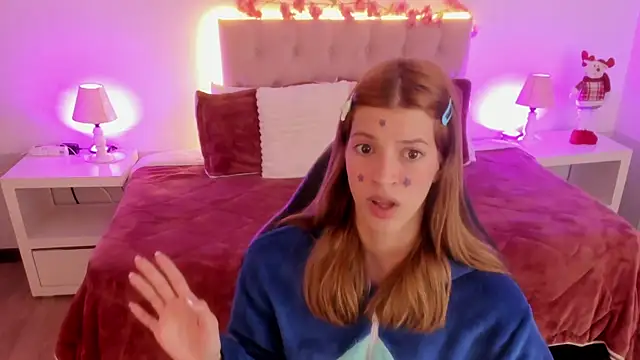 Nora Vennucci online show from 12-16-25, 12:42