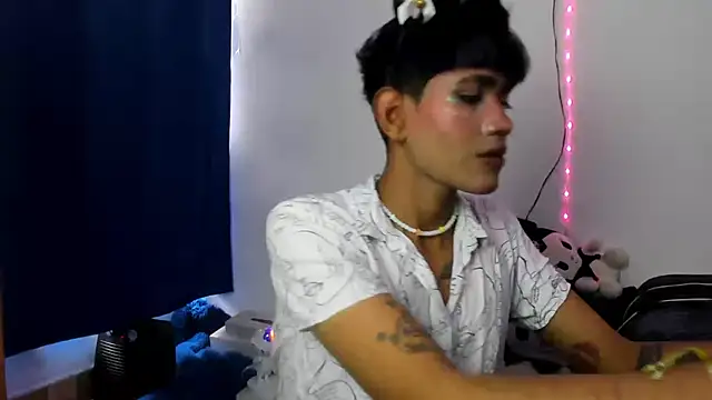 andrew uwu  online show from 10-07-25, 06:42