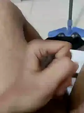 Snapshot of Sharmaji0 chatting on 02-20-26, 01:24 Sharmaji0 online show from 02-20-26, 01:24