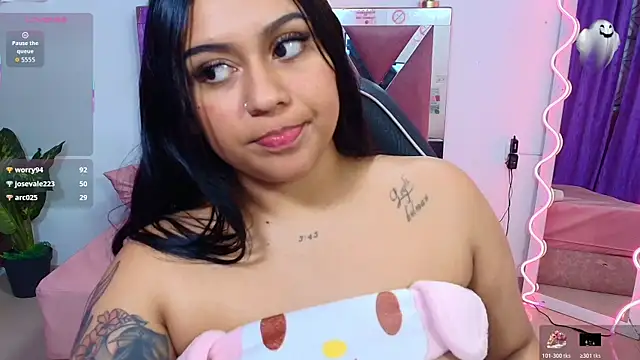 kendra tay online show from 10-31-25, 03:41