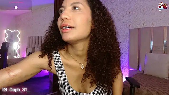 Daphnne tay online show from 11-17-25, 03:43