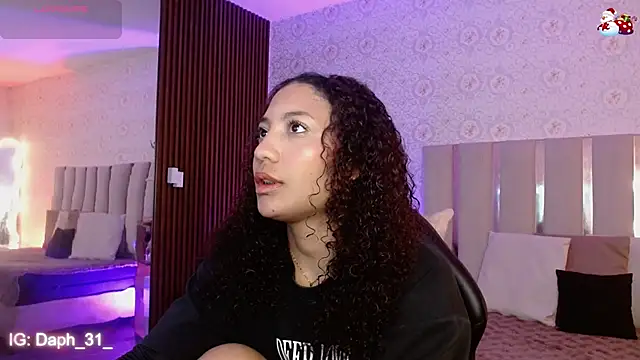 Daphnne tay online show from 11-18-25, 03:32