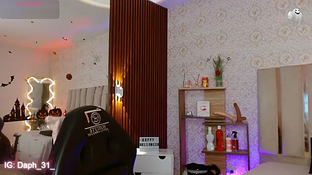 Daphnne tay online show from 11-06-25, 03:21