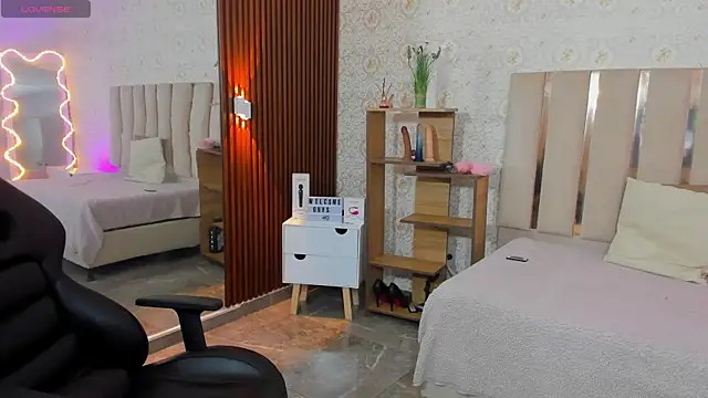 Daphnne tay online show from 09-15-25, 03:29