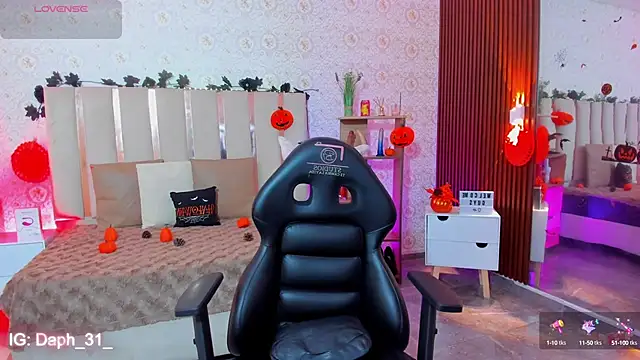 Daphnne tay online show from 10-12-25, 04:03