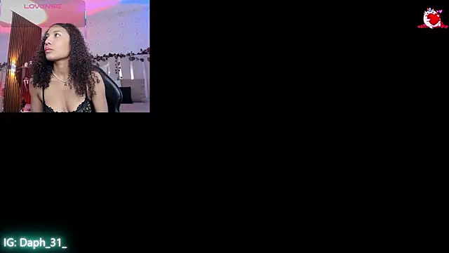 Snapshot of Daphnne_tay chatting on 02-22-26, 03:42 Daphnne tay online show from 02-22-26, 03:42