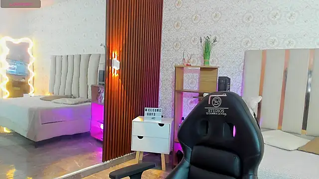 Daphnne tay online show from 09-17-25, 03:08