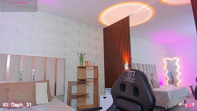 Daphnne tay online show from 10-10-25, 03:29