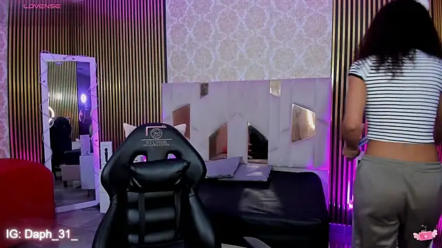 Daphnne tay online show from 10-10-25, 07:36