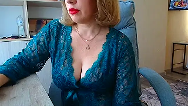 Snapshot of Brionia chatting on 07-15-26, 05:25 Brionia online show from 07-15-26, 05:25