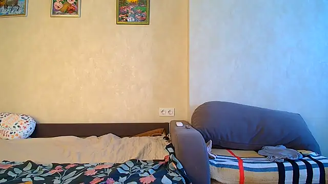 Snapshot of Brionia chatting on 06-27-26, 05:57 Brionia online show from 06-27-26, 05:57