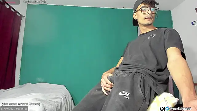 Snapshot of workbigcock chatting on 09-11-25, 04:45 workbigcock online show from 09-11-25, 04:45